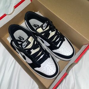 NIKE PANDA DUNKS